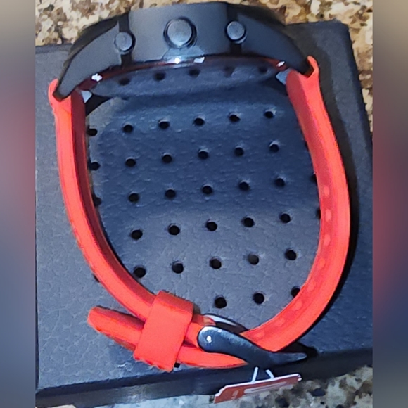 Diesel Uber Chief 2005 Three-Hand Red Silicone Watch - Picture 9 of 11